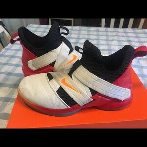 Nike LeBron Soldier XII SFG boys 7